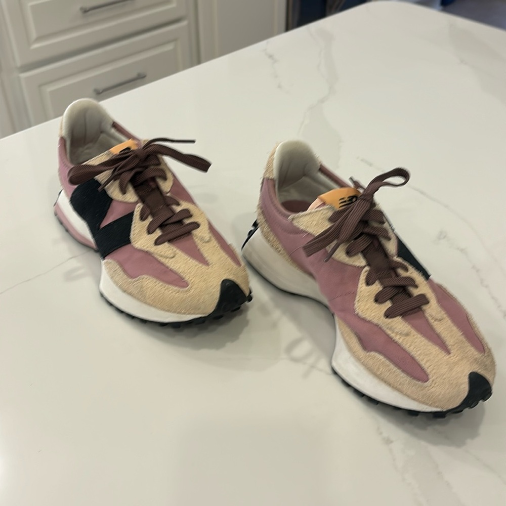 New Balance 327